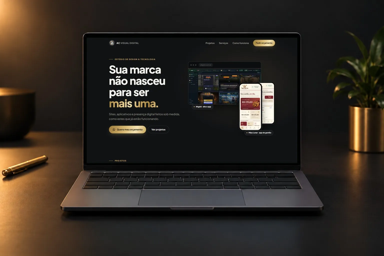 O site da AC Visual Digital aberto num notebook